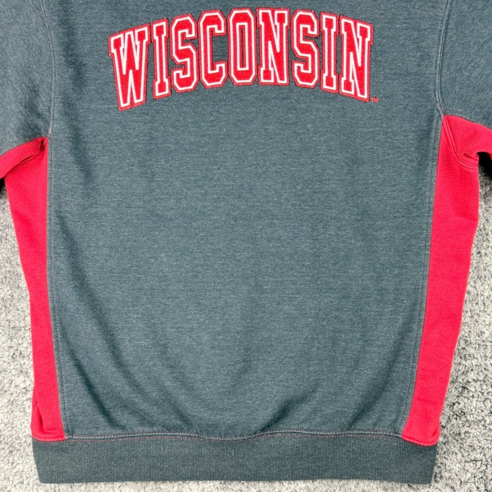 Wisconsin Badgers Hoodie Men's XL Bucky Badger Colosseum NCAA Grey Red Pullover - Picture 11 of 16